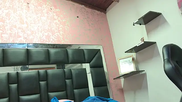 Snapshot of Sofia_martiin chatting on 10.02.25 Sofia martiin online show from 10.02.25