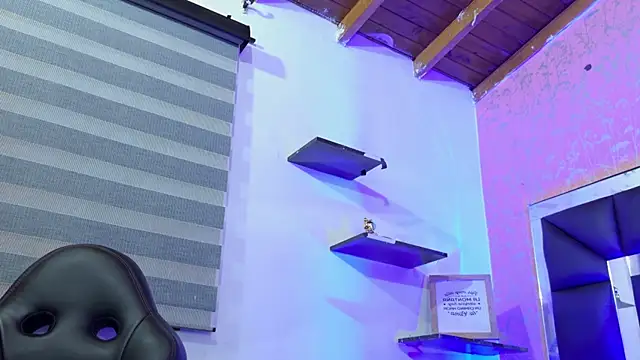 Snapshot of Sofia_martiin chatting on 10.10.25 Sofia martiin online show from 10.10.25