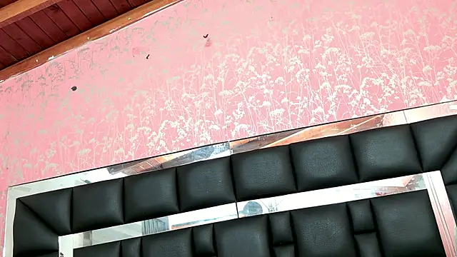 Snapshot of Sofia_martiin chatting on 10.16.25 Sofia martiin online show from 10.16.25