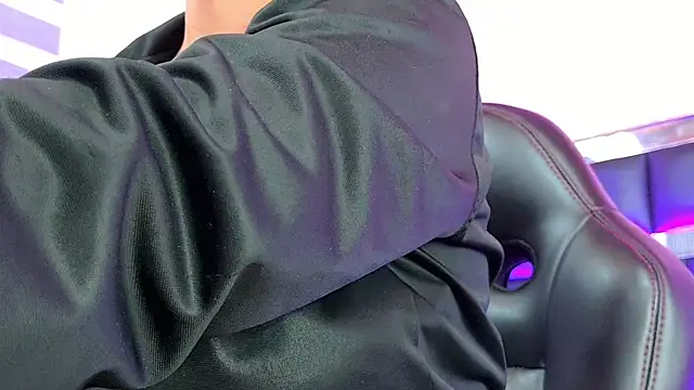 Snapshot of Sofia_martiin chatting on 10.17.25 Sofia martiin online show from 10.17.25