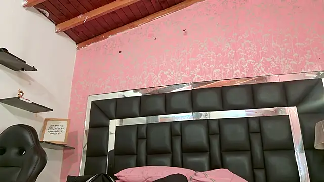 Snapshot of Sofia_martiin chatting on 11.01.25 Sofia martiin online show from 11.01.25