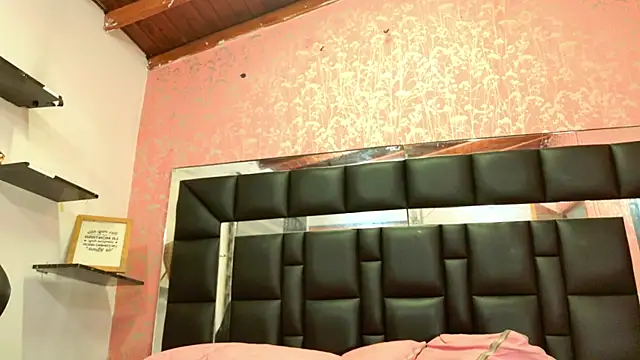 Snapshot of Sofia_martiin chatting on 11.11.25 Sofia martiin online show from 11.11.25