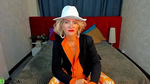 Luna  Lewis online show from 02.17.26