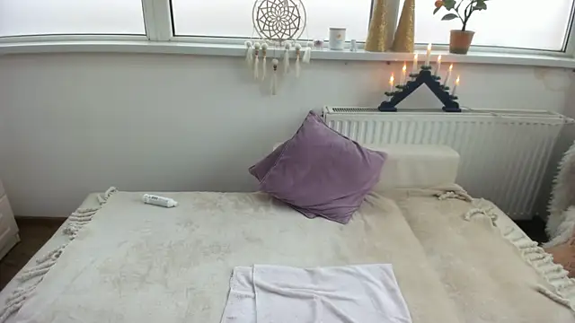 Arya Shinex online show from 01.10.25