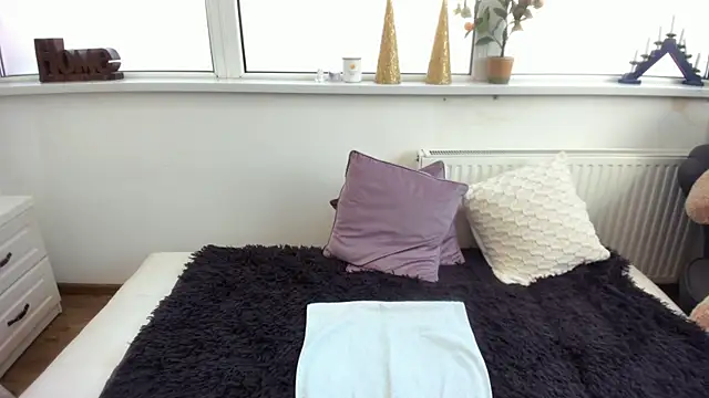 Arya Shinex online show from 02.24.25