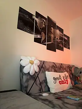 Eelleen online show from 12.04.25