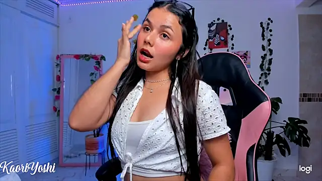 Snapshot of Kaoriyoshii chatting on 09.19.25 Kaoriyoshii online show from 09.19.25