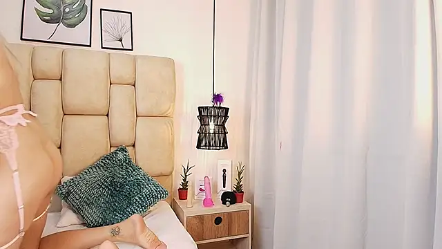 Snapshot of AdharaSmithh chatting on 02.25.25 AdharaSmithh online show from 02.25.25