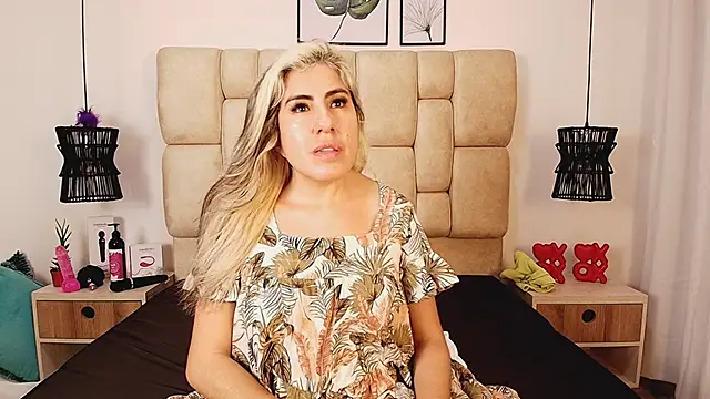 Snapshot of AdharaSmithh chatting on 03.07.25 AdharaSmithh online show from 03.07.25