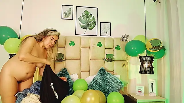 Snapshot of AdharaSmithh chatting on 03.17.25 AdharaSmithh online show from 03.17.25