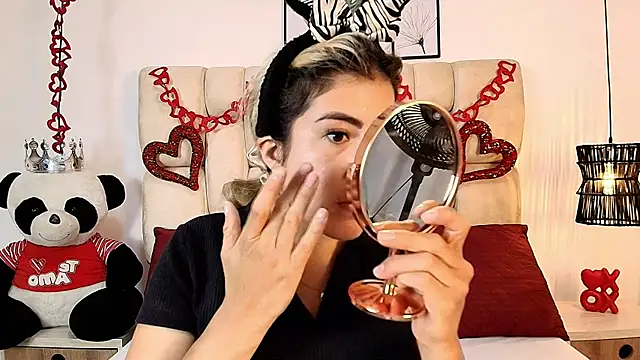 Snapshot of AdharaSmithh chatting on 09.08.25 AdharaSmithh online show from 09.08.25