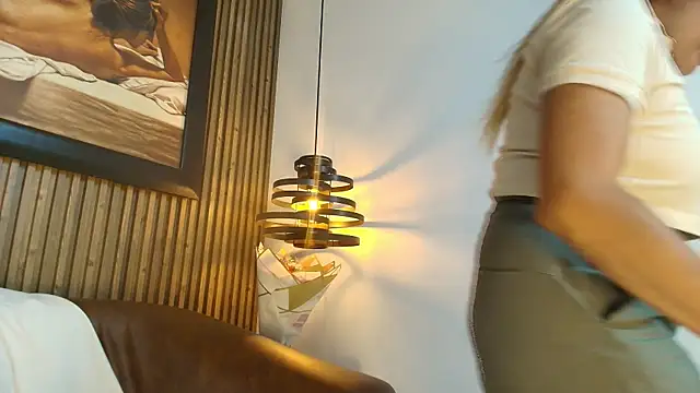 Snapshot of AdharaSmithh chatting on 09.10.25 AdharaSmithh online show from 09.10.25