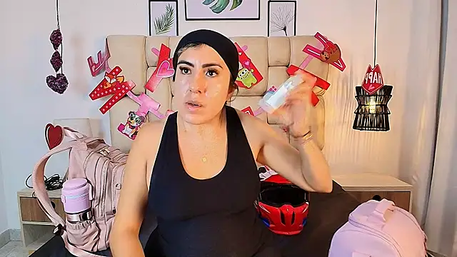 Snapshot of AdharaSmithh chatting on 09.15.25 AdharaSmithh online show from 09.15.25