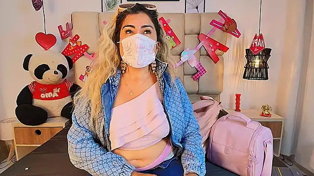 Snapshot of AdharaSmithh chatting on 09.18.25 AdharaSmithh online show from 09.18.25