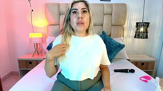 Snapshot of AdharaSmithh chatting on 11.03.25 AdharaSmithh online show from 11.03.25