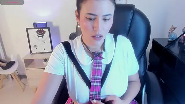 Snapshot of RuthEvans_ chatting on 01.25.25 RuthEvans online show from 01.25.25