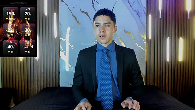 Snapshot of LiamNovak chatting on 11.21.25 LiamNovak online show from 11.21.25