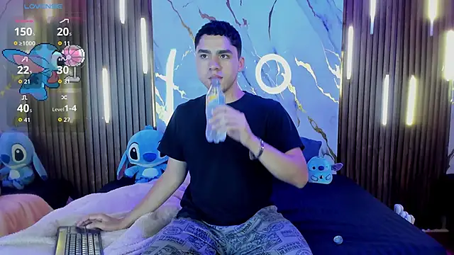 Snapshot of LiamNovak chatting on 11.23.25 LiamNovak online show from 11.23.25