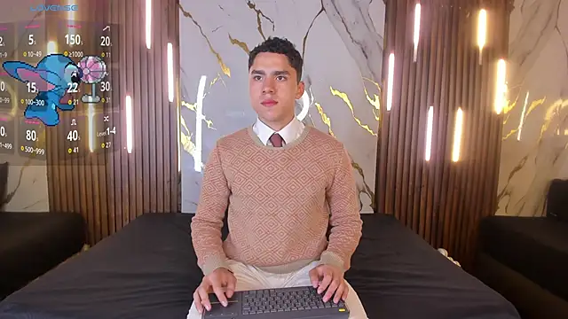 Snapshot of LiamNovak chatting on 11.24.25 LiamNovak online show from 11.24.25