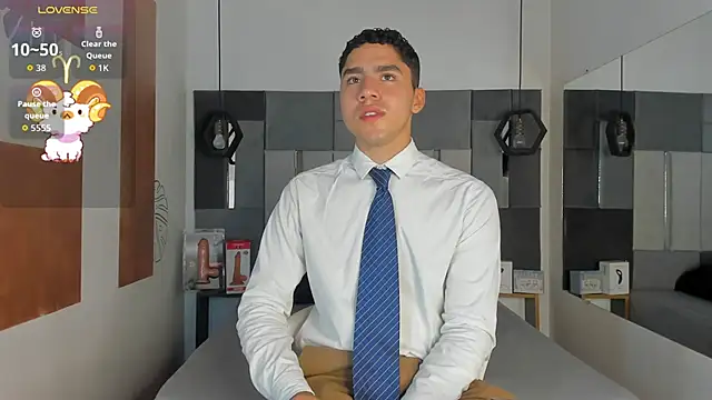 Snapshot of LiamNovak chatting on 11.25.25 LiamNovak online show from 11.25.25