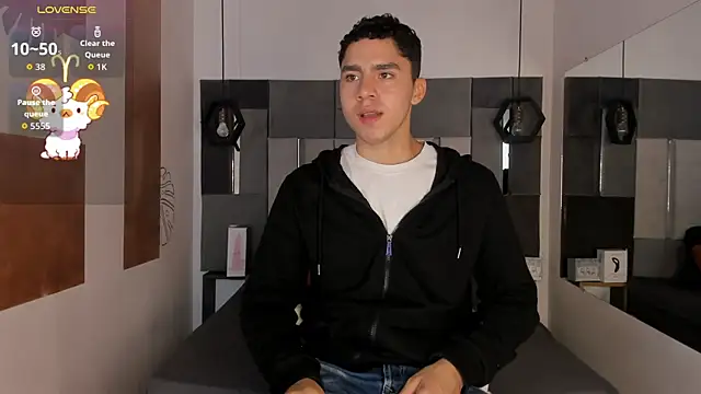 Snapshot of LiamNovak chatting on 11.26.25 LiamNovak online show from 11.26.25