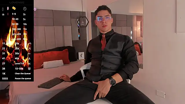 Snapshot of LiamNovak chatting on 11.27.25 LiamNovak online show from 11.27.25