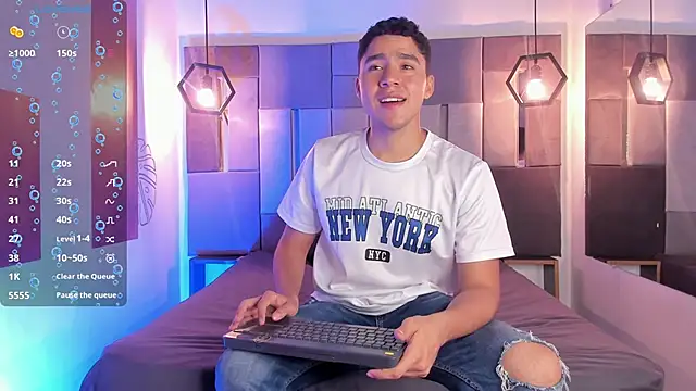 Snapshot of LiamNovak chatting on 11.28.25 LiamNovak online show from 11.28.25