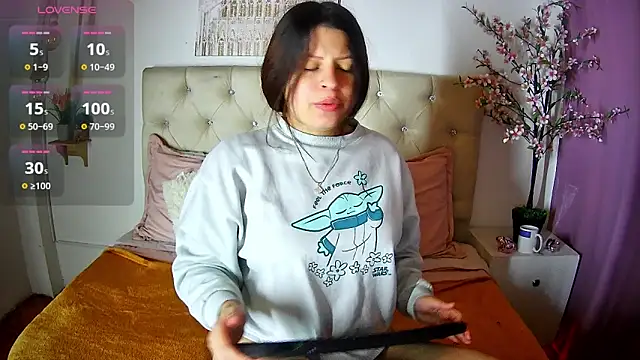 Snapshot of ShyVibes_ chatting on 11.30.25 ShyVibes online show from 11.30.25