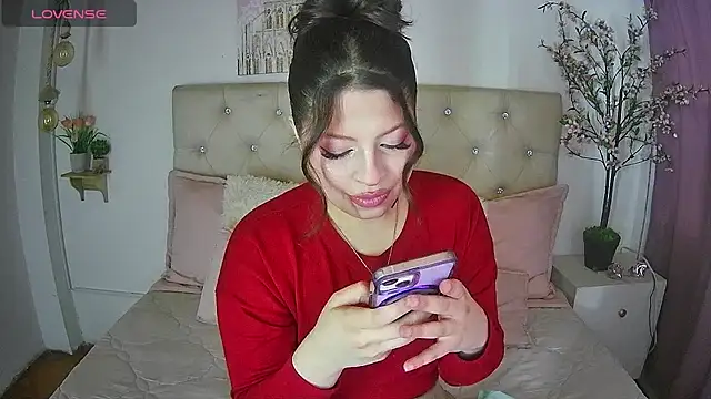 Snapshot of ShyVibes_ chatting on 12.14.25 ShyVibes online show from 12.14.25