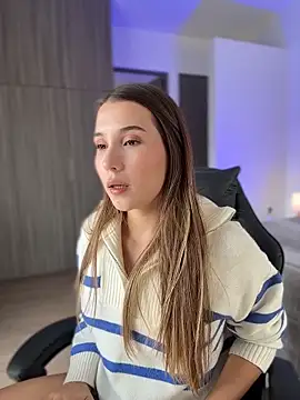 Snapshot of SophieRaily_ chatting on 11.10.25 SophieRaily online show from 11.10.25