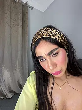 Snapshot of Meryem_Queen chatting on 05.20.26 Meryem Queen online show from 05.20.26