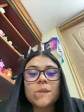 alissonfernandez  online show from 02.04.26