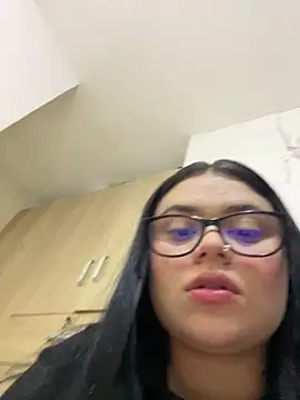 Snapshot of alissonfernandez_ chatting on 04.18.26 alissonfernandez online show from 04.18.26