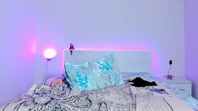 Snapshot of Shadow_Strik chatting on 01.10.25 Shadow Strik online show from 01.10.25