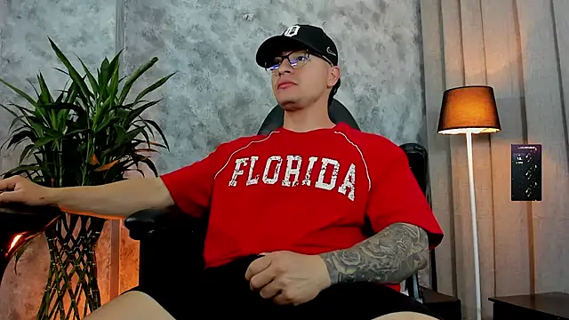 boyc022  online show from 09.21.25