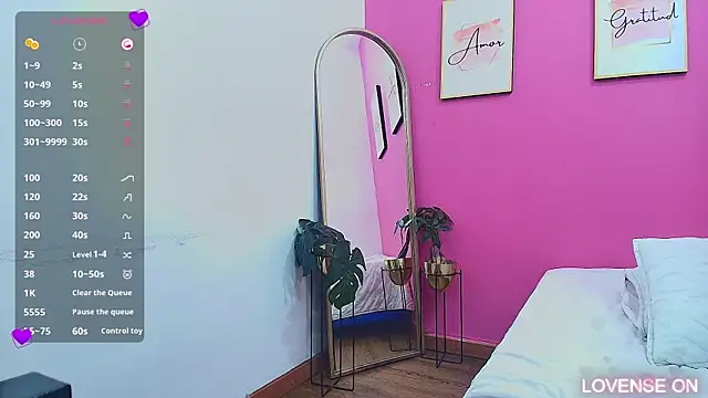 Snapshot of hornybarelylegalgirl chatting on 03.13.25 hornybarelylegalgirl online show from 03.13.25