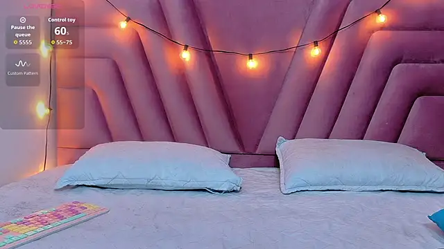 Snapshot of hornybarelylegalgirl chatting on 10.27.25 hornybarelylegalgirl online show from 10.27.25