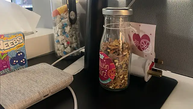 Snapshot of awesome_anna chatting on 02.26.25 awesome anna online show from 02.26.25