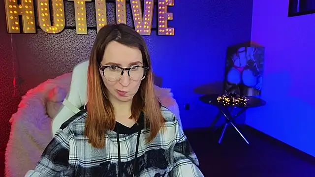 Snapshot of AliceBYKiss chatting on 12.13.24 AliceBYKiss online show from 12.13.24