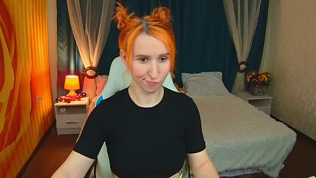 Snapshot of AliceBYKiss chatting on 01.28.25 AliceBYKiss online show from 01.28.25