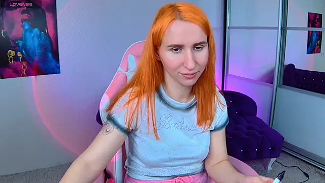 Snapshot of AliceBYKiss chatting on 02.06.25 AliceBYKiss online show from 02.06.25