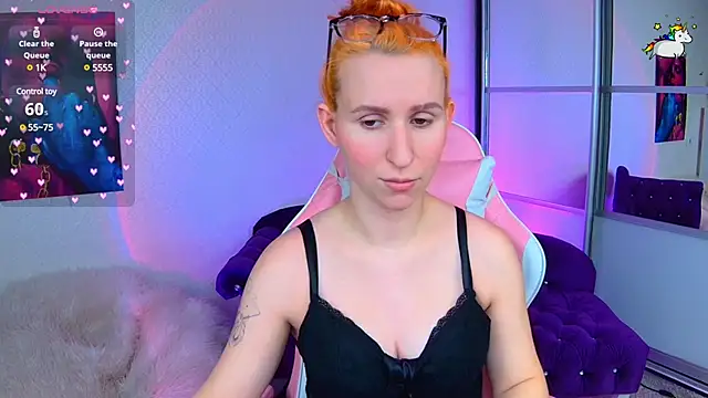 Snapshot of AliceBYKiss chatting on 02.10.25 AliceBYKiss online show from 02.10.25