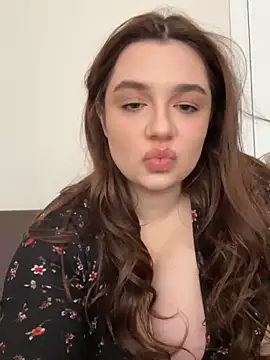 Dreamy Kitty online show from 02.02.25