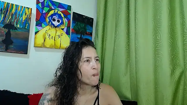 Snapshot of Leyla_Horny_Bg chatting on 12.15.25 Leyla Horny Bg online show from 12.15.25