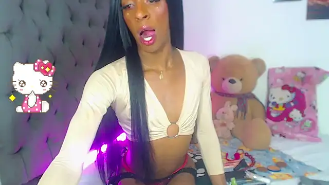 Snapshot of lucianadolll chatting on 12.15.25 lucianadolll online show from 12.15.25