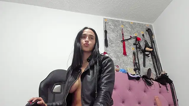 Snapshot of Evil_sammy chatting on 11.25.25 Evil sammy online show from 11.25.25