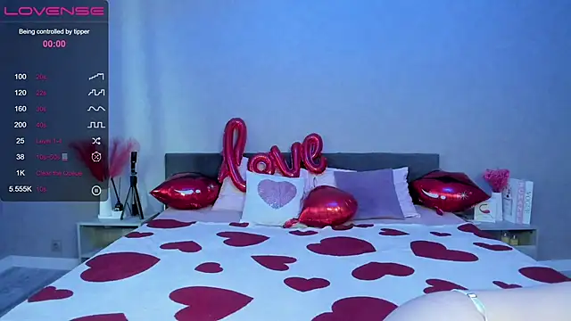 Snapshot of BritneyLix chatting on 02.15.25 BritneyLix online show from 02.15.25