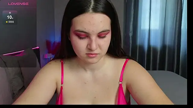 Snapshot of BritneyLix chatting on 09.14.25 BritneyLix online show from 09.14.25