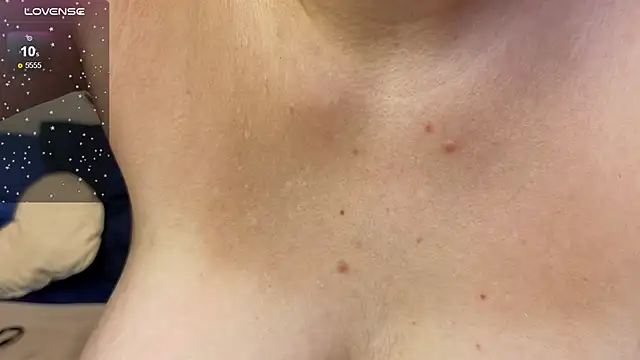 Snapshot of BritneyLix chatting on 09.20.25 BritneyLix online show from 09.20.25