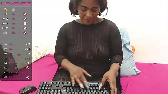 Snapshot of SexyEbony37X chatting on 03.11.25 SexyEbony37X online show from 03.11.25